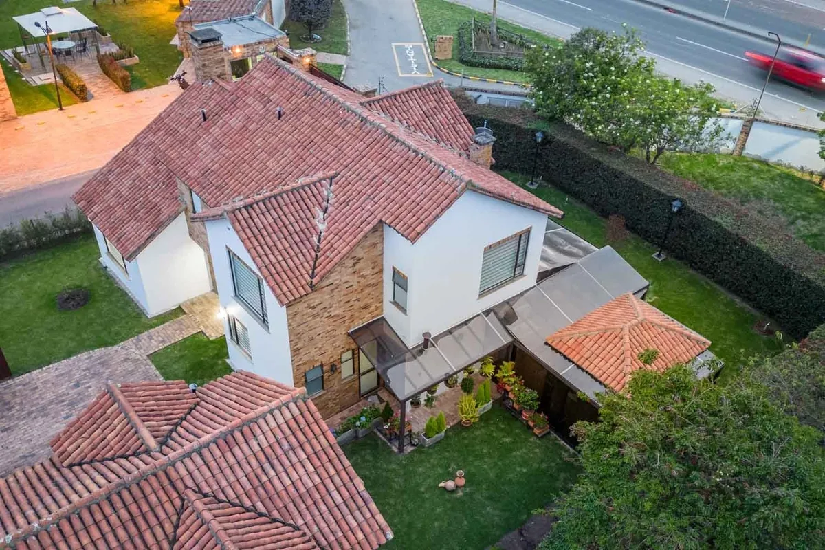 Casa campestre vista aérea drone jardin